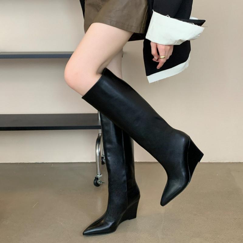 European and American Pointed Boots for Women In the Autumn and Winter of 2025, the New Large Tube Circumference and Thin Straight Pants Tube Boots, W