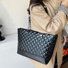 Autumn/Winter Diamond Pattern Women's Large Capacity Crossbody Tote - Fashionable Retro Solid Color