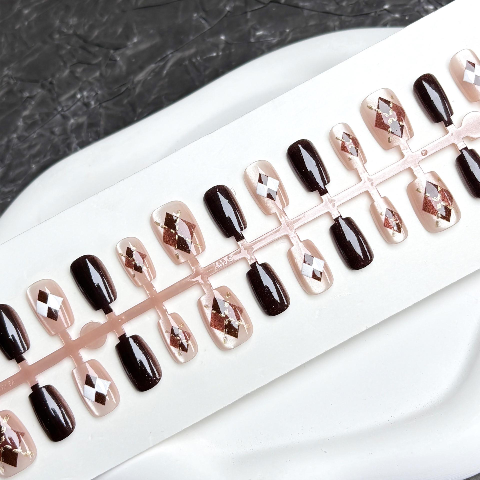 

Rhombus Plaid Short Wear-On Nails, Autumn/Winter, Deep Coffee, Skin-Tone Enhancing, Removable Texture