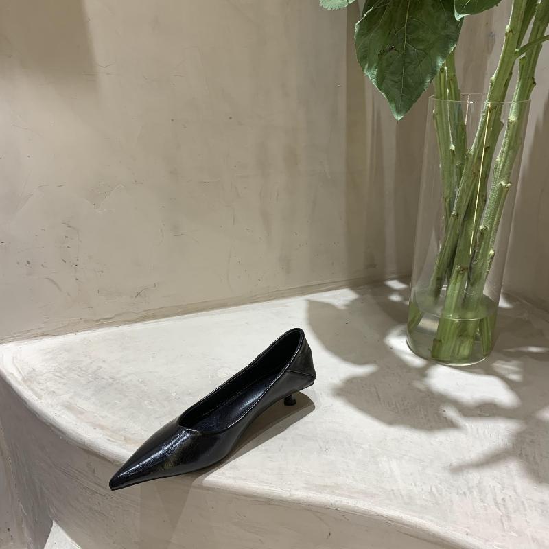 

Модная обувь на плоском каблуке женская с острым носком из лакированной кожи лимонно-желтого винно-красного цвета женские модные балетки конфетного цвета на плоской подошве большого размера 35 чёрный