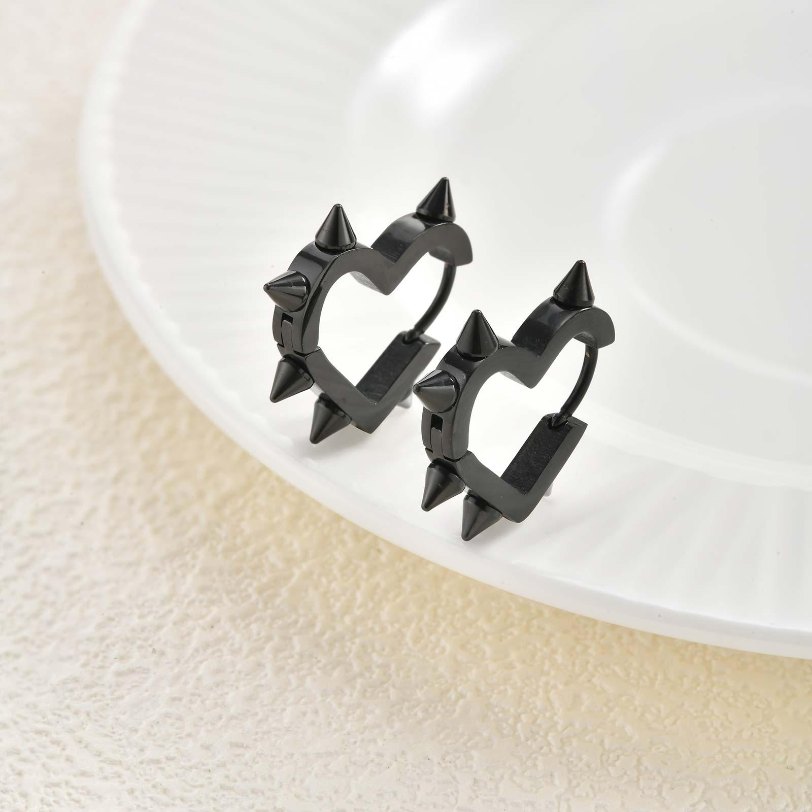

Hip-hop Heart Rivet Earrings for Women Girls,Stainless Steel Black/Silver Color Hoop Earrings,Fashion Jewelry Gift