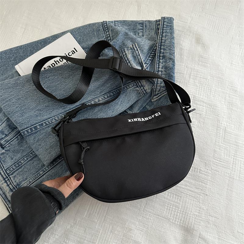 

Корейская версия большой вместительной сумки для поездок на работу для женщин 2024 года, новая повседневная сумка-мессенджер, модная спортивная сумка из ткани, сумка через плечо чёрный