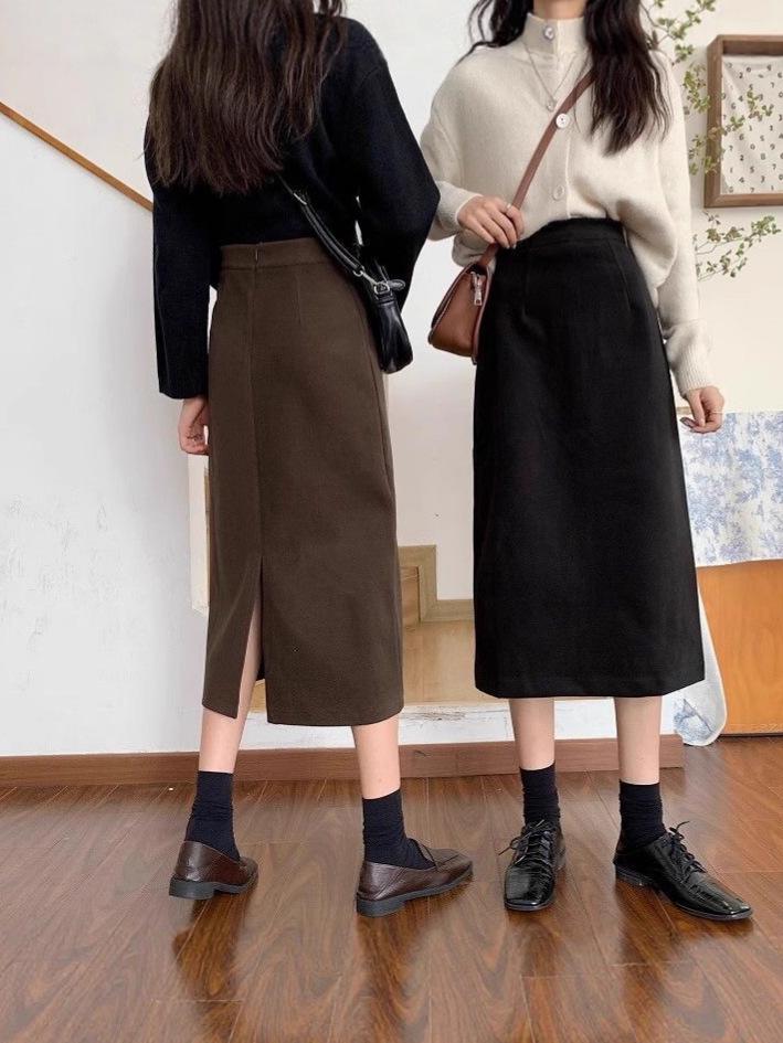 Women's High Waist Wool A-line Skirt: Slimming, Versatile, Black, Slit, Hip-Covering, Autumn/Winter 2025.