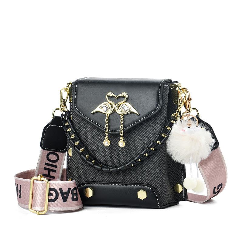Summer versatile texture women's messenger bag light women's bag bag women's 2025 new trendy shoulder bag soft leather bag