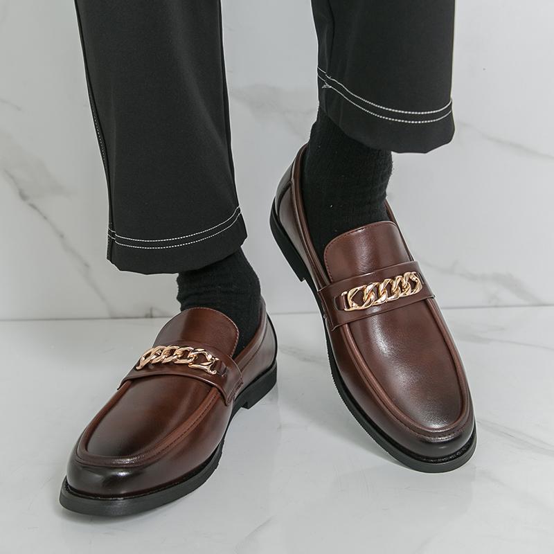 Fashion Luxury Designer New Metal Chain Patent Leather Casual Shoes For Men Slip On Loafter Formal Wedding Dress Homecoming Zapatos
