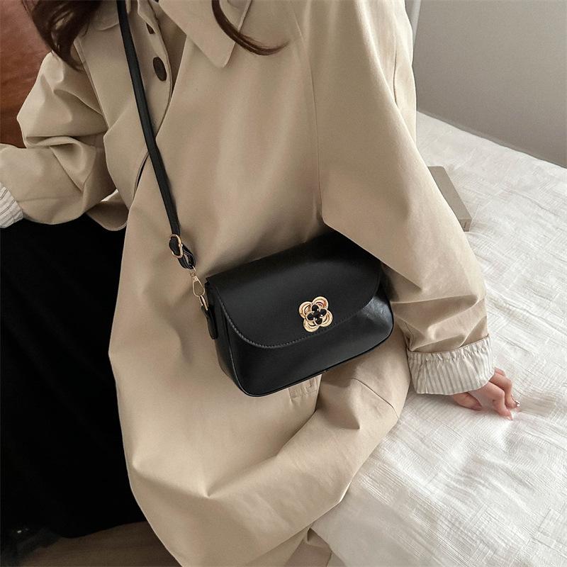 Niche Design for Women Fashion Solid Color New Style Retro Fashionable Casual One-shoulder Crossbody Saddle Bag Trendy