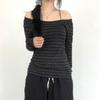 [1×1 Ribbed Velvet, 220gsm] Striped Off-the-Shoulder Versatile Lightweight Long-Sleeved T-Shirt with a Stylish Silhouette