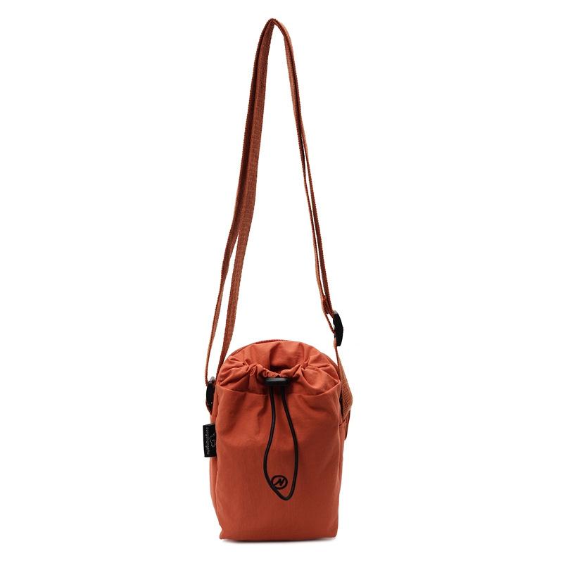 

Drawstring bucket bag women s 2025 spring new fashion trend canvas messenger bag niche design shoulder bag