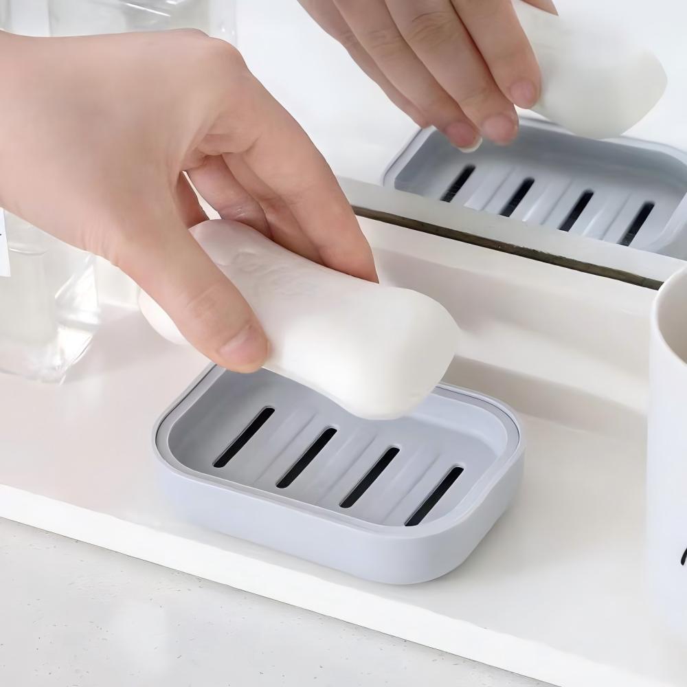2 Square Thickened Portable Soap Boxes Plastic Soap Boxes Drain Soap Tray Family Bathroom Soap Box Cover for Easy Travel