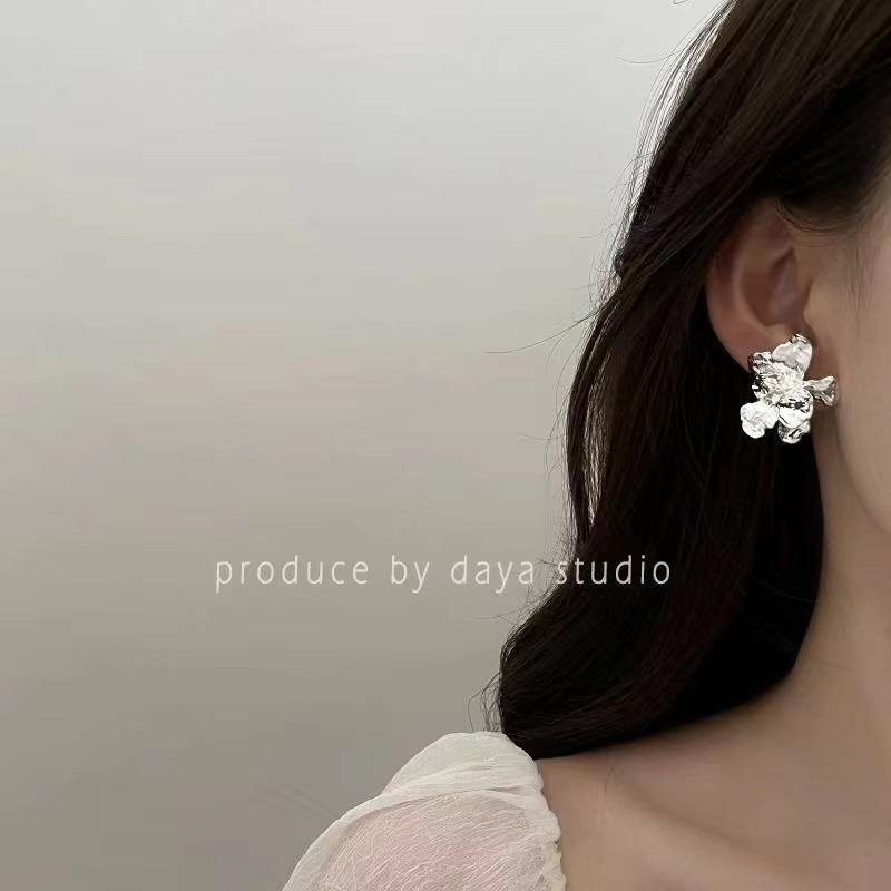 Irregularity Metal Flower Ear Stud for Women Fashion Party Jewelry Gift Accessories