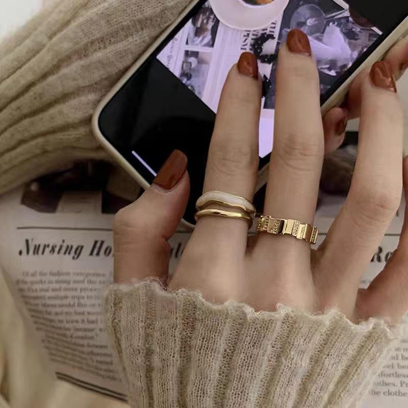 Elegant White Mother-of-Pearl Double-Layer Women's Ring with Open Design