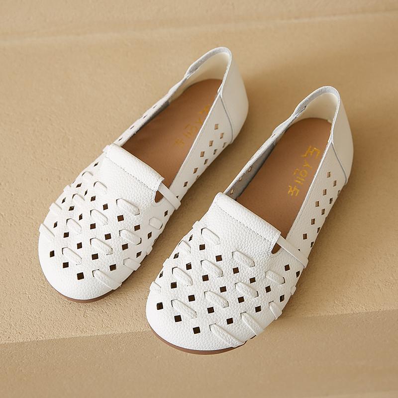 Fashion The 2025 Summer New Hollowed-out Perforated Shoes with Soft Soles, One-foot Casual and Breathable Flat Mother's Single Shoes