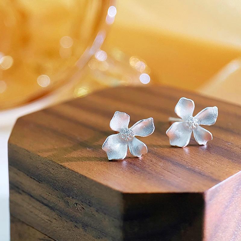 Boucles d'oreilles Gardenia fraîches pour femmes avec un design haut de gamme élégant et luxueux Boucles d'oreilles