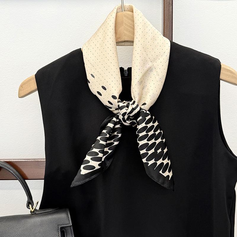 70 square scarves, new silk scarves, fashionable and versatile bags, tied hair scarves, headbands, neck protectors, scarves, shawls.