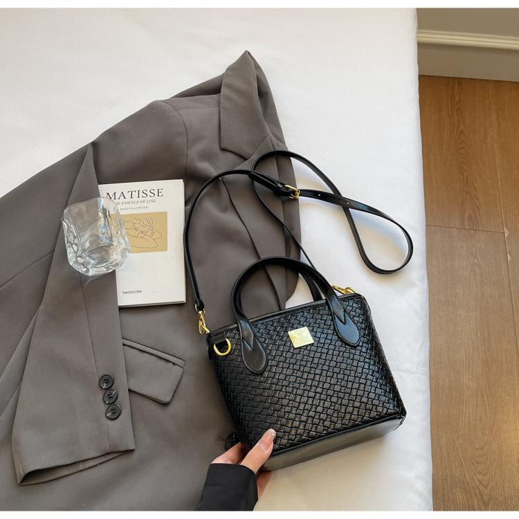 Niche handbag women's new popular fashion versatile high-end single shoulder crossbody bucket bag