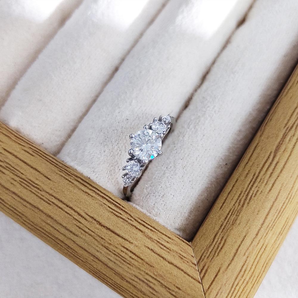1 Carat Moissanite Classic Six-Claw S925 Silver Ring for Women