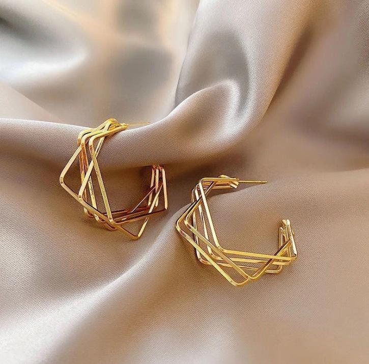 Koreanische Dongdaemun Geometrische Hängeohrringe mit Perlen - Trendige Accessoires für Frauen.