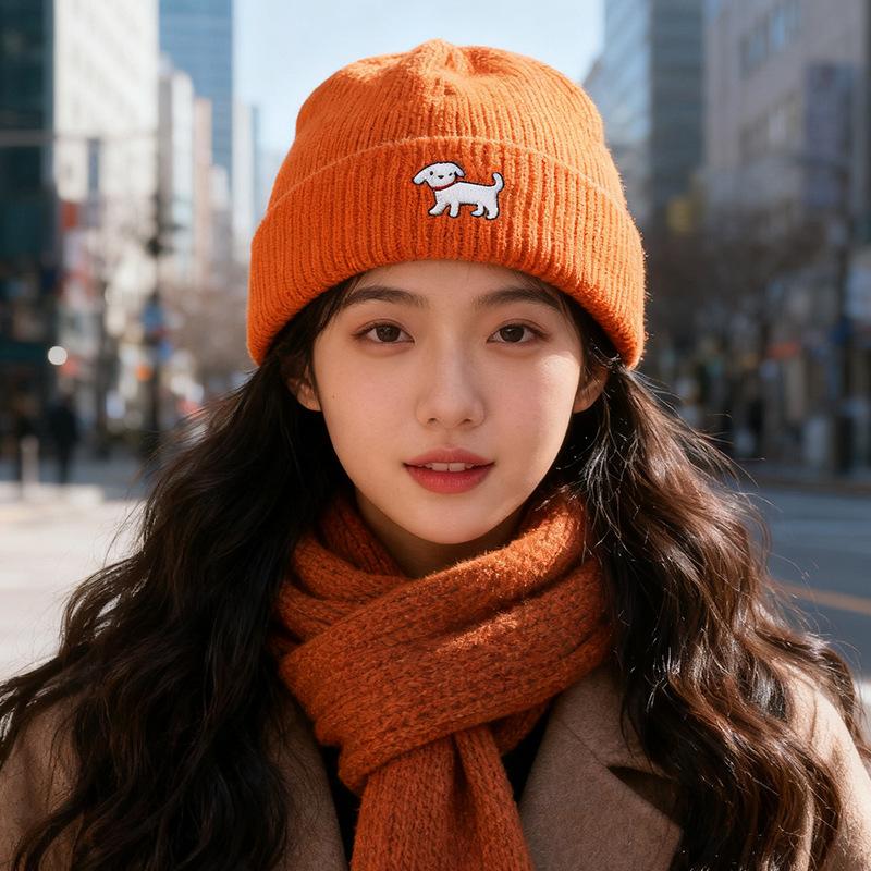 

Вышитая вязаная шапка для женщин Осень и Зима Корейская версия Все сочетается Шерстяная шапка Маленькое лицо Большой обхват головы Теплая шапка M（56-58cm）