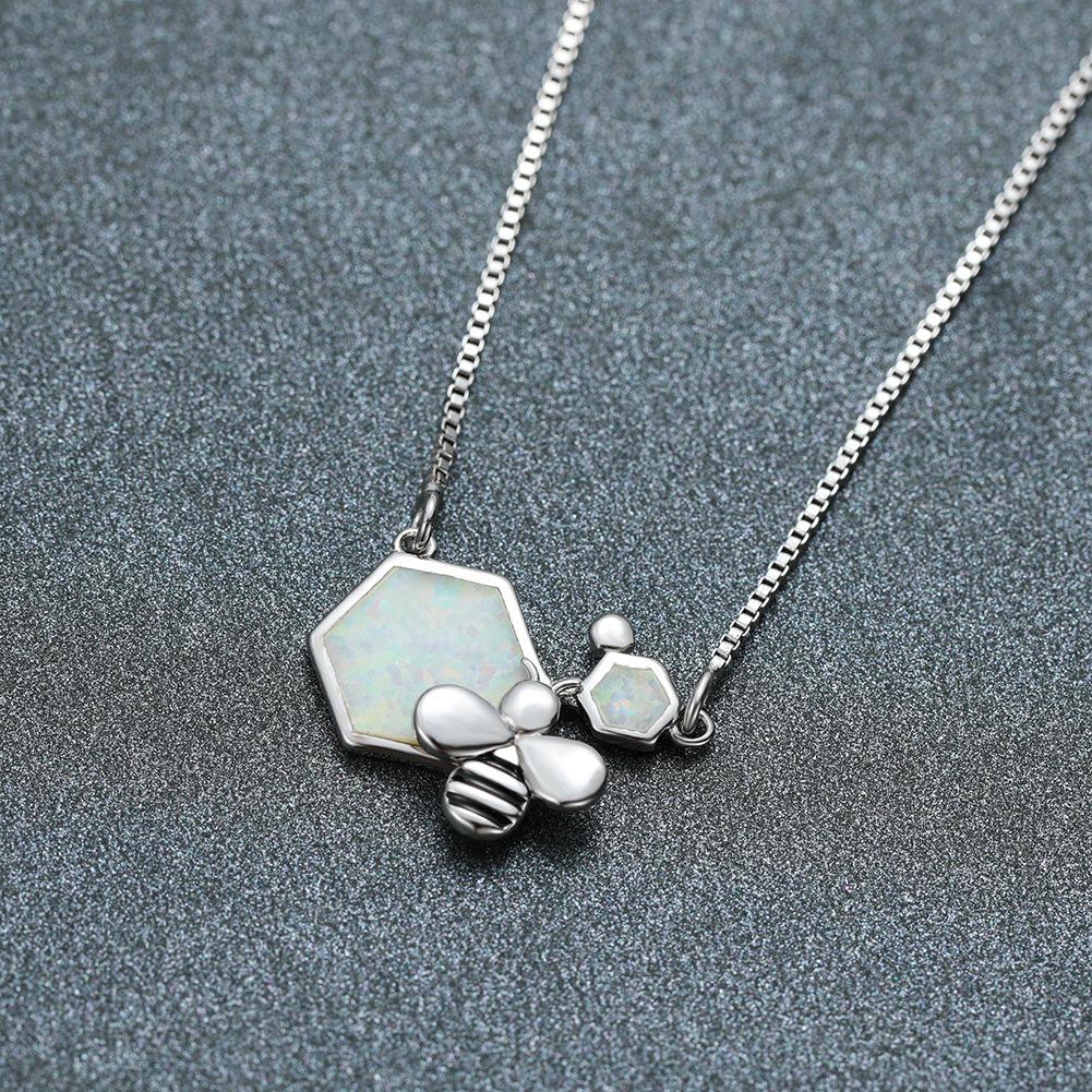 Spring and Summer Korean Geometric Jewelry Gold Bee Necklace Womens Simple Retro Style