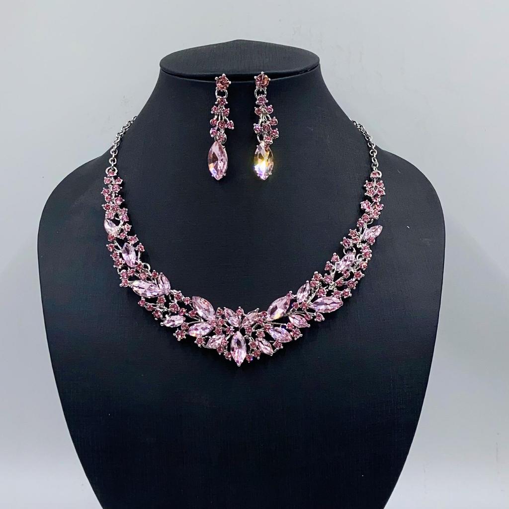 European & American Vintage Evening Necklace & Earrings Set - Floral Design