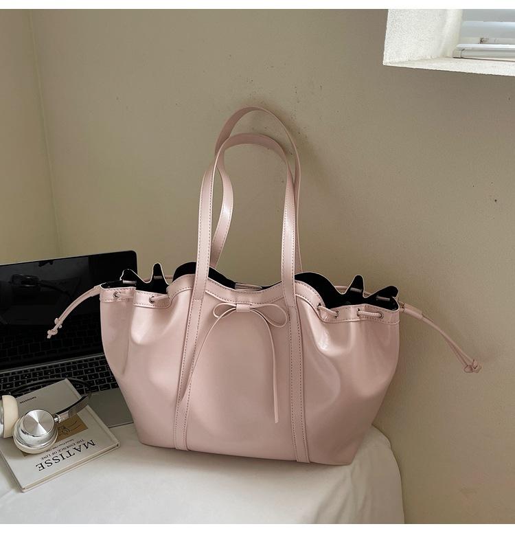 

Retro pleated cloud bag 2025 new versatile commuter tote bag large capacity shoulder armpit bag