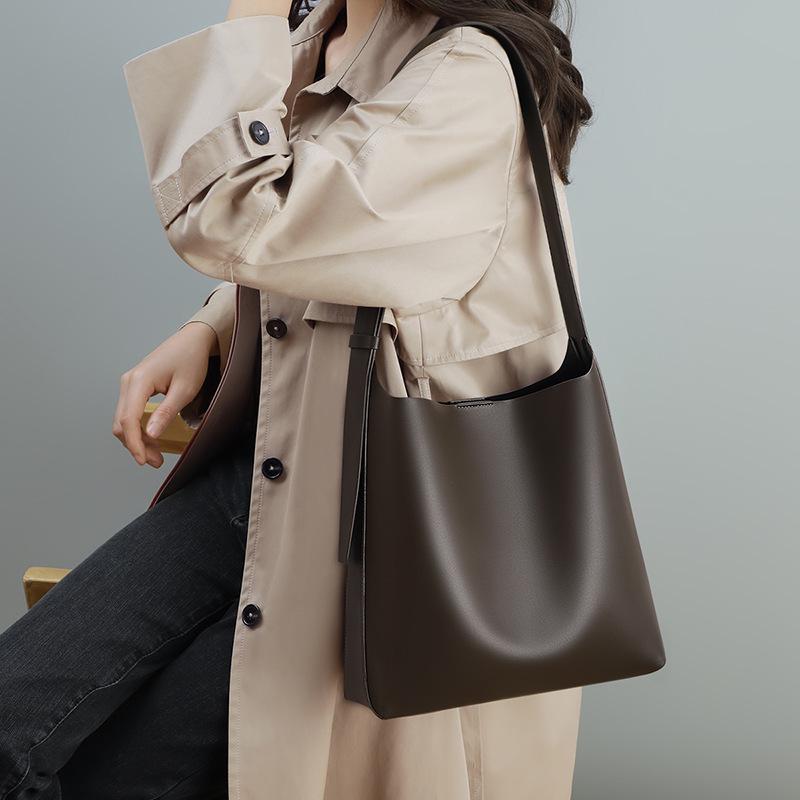 

Women s Autumn 2026 Large Capacity Simple Crossbody Shoulder Bag – High Texture, Casual Commuting Bag. Dark Moss Green (Viney)