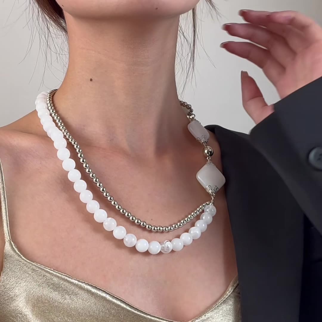 

Модные ожерелья для женщин. Ювелирные изделия белый