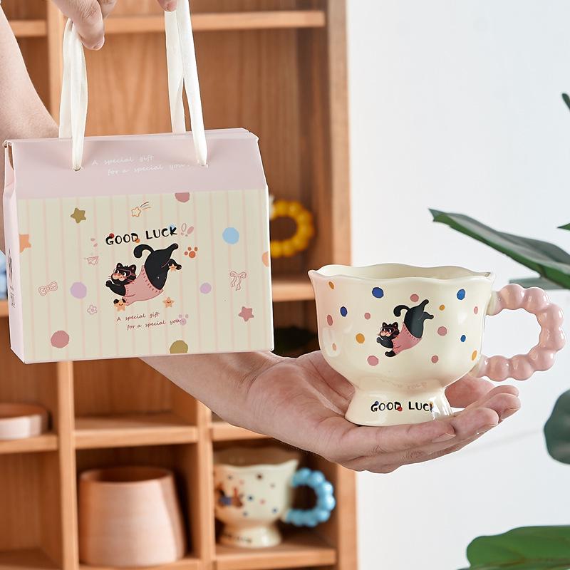 Hochwertige Cartoon-Keramiktasse Geschenk: Niedliches Mädchen-Design, Weihnachtssouvenir, Wasserbecher in Geschenkbox