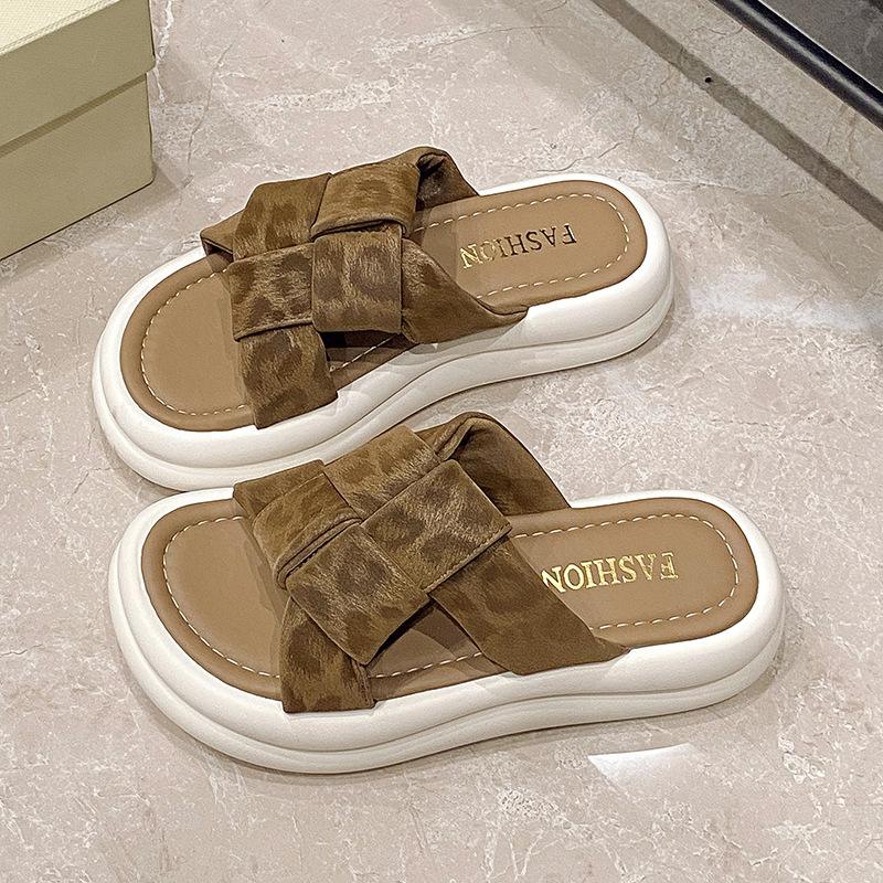 

Cool slippers small man with cool 2025 thick-bottomed pearl skirt height increase beautiful slippers women s summer wear new models 40