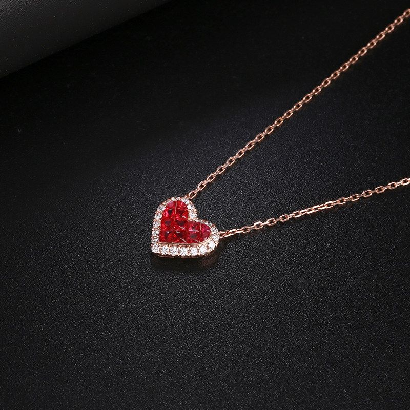 Facettierte Herz-auffällige Rubin-Halsketten Anhänger Leicht-Luxus Design-Gefühl Süß-blendende Geschenke an Freundin Schlüsselbein-Kette Schmuck