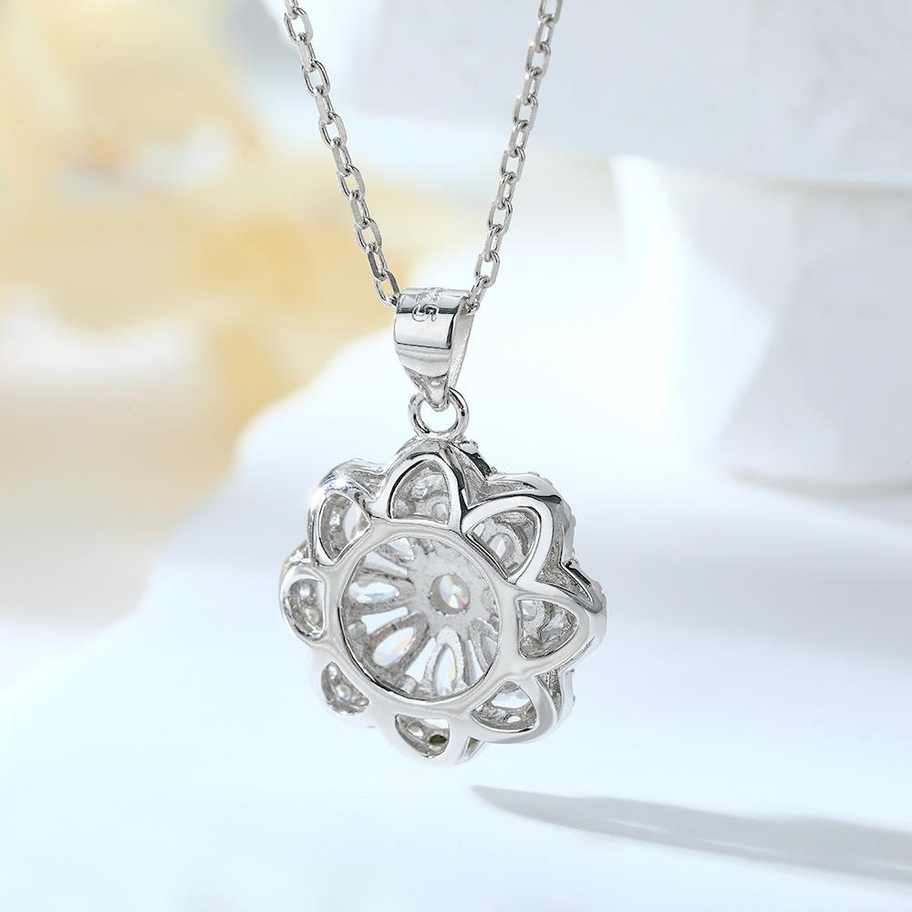 European and American Flower Pendant S925 Silver Necklace Women's High Sense Versatile Xiao Family Sterling Silver Collarbone Chain