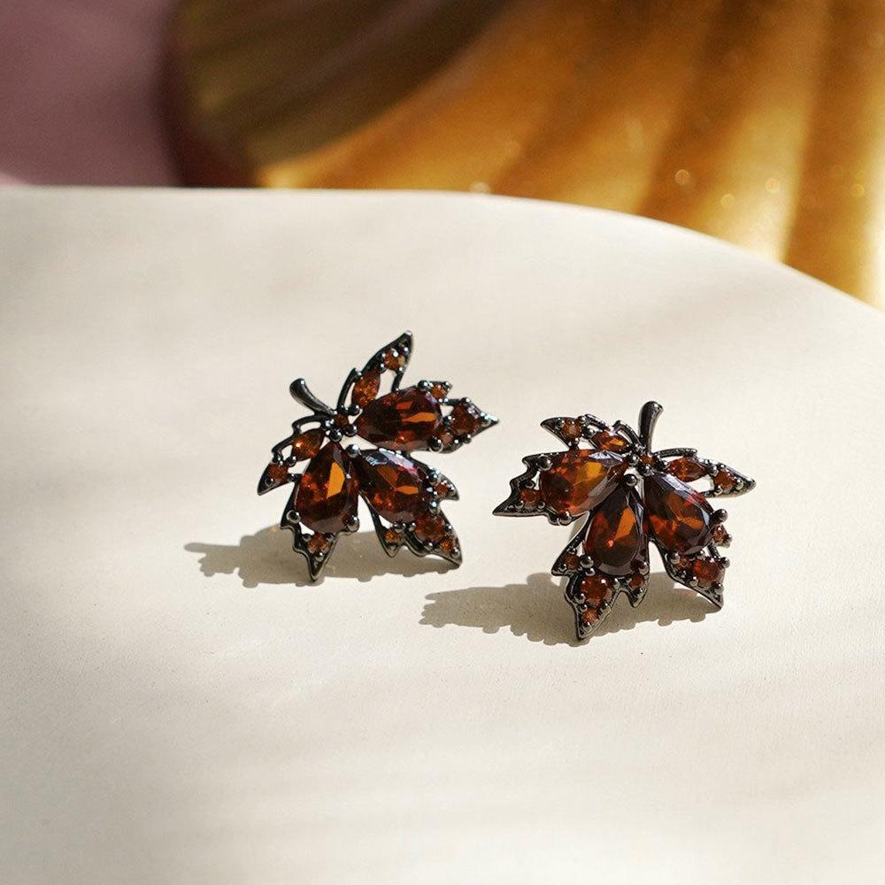 Orecchini A Perno In Argento Placcato Oro | Forma Foglia D'acero | 10x9 Mm | Chiusura A Farfalla | Eleganti E Leggeri