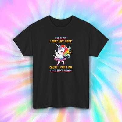Camiseta Divertida de Unicórnio YOLO Felizmente Só Vivo Uma Vez Humor Sarcástico Presente S-5XL