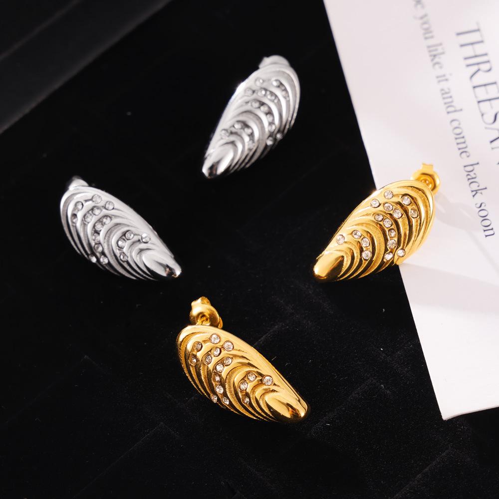 Stylish Retro Personalized Diamond Earrings Gold Texture Shell Non-fading Stainless Steel Stud Earrings Spot