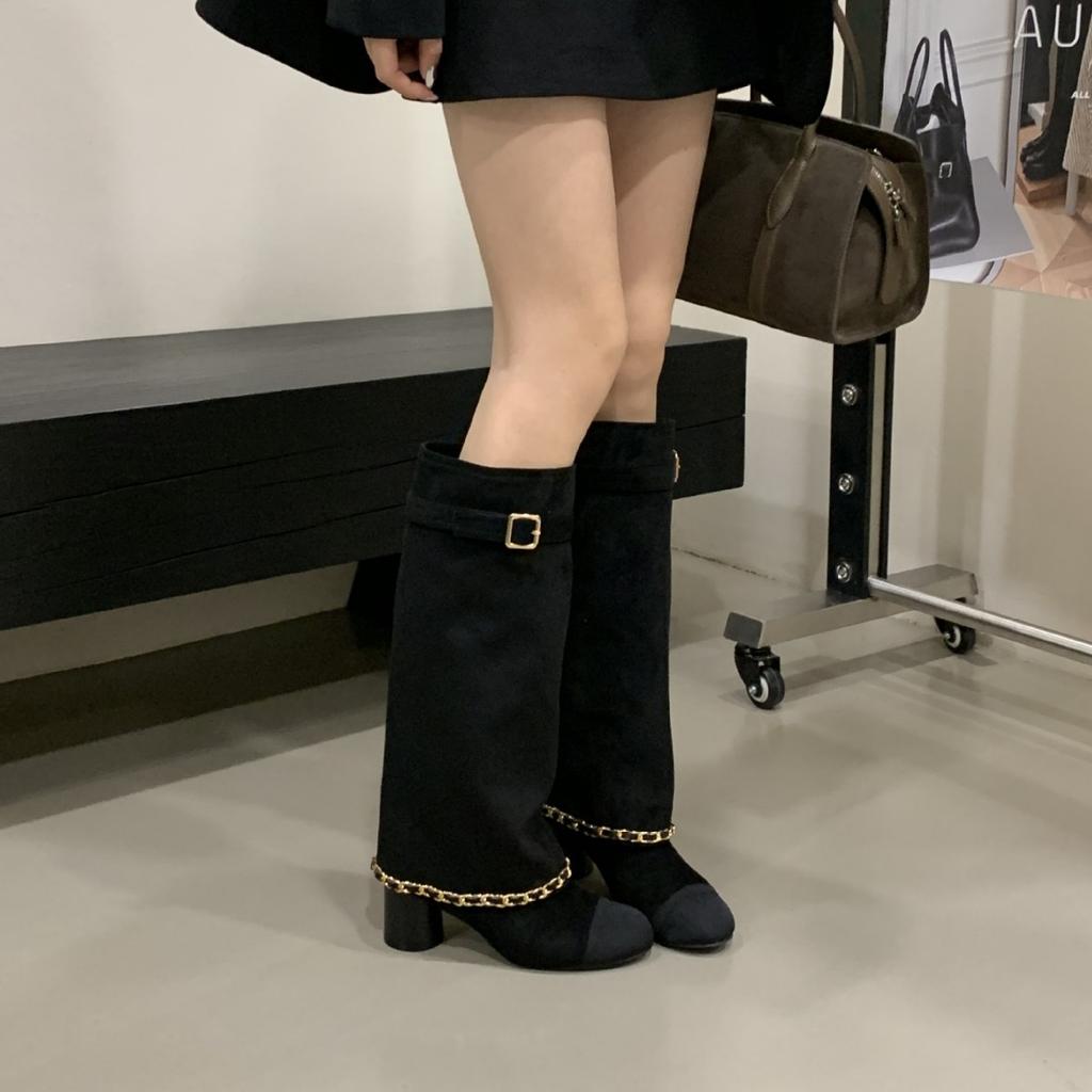 In the Autumn of 2025, the New Retro Thick High-heeled Small Fragrant Style Shows Thin Tall and Simple Boots for Women