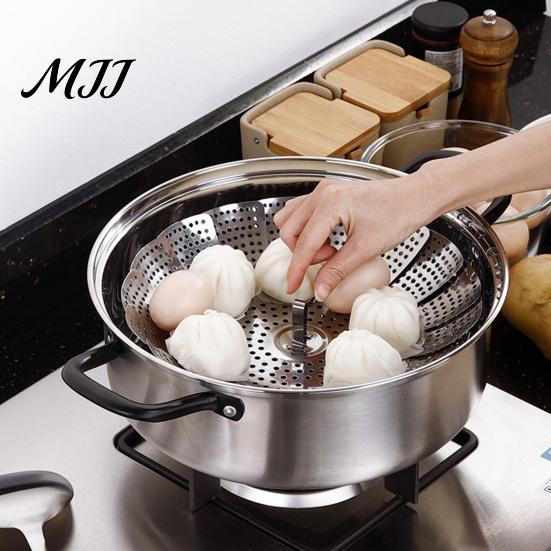 Rust Resistant Cooking Accessory Stainless Steel Expandable Steamer Basket, Adjustable Folding Insert with Sustainable Kitchen Food Strainer