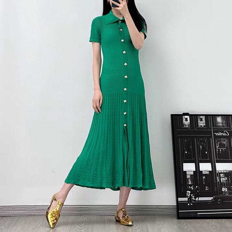 

Летнее приталенное женское длинное вязаное платье с разрезом и широкой юбкой Large