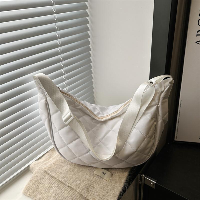 Fashion Rhombus Quilted Dumpling Bag Women's 2025 New Casual Versatile Shoulder Messenger Bag Large Capacity Lightweight Bag