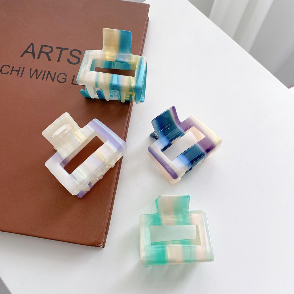 Elegant Handcrafted Gradient Color Small Hair Claw Clip For Women With Vintage Style