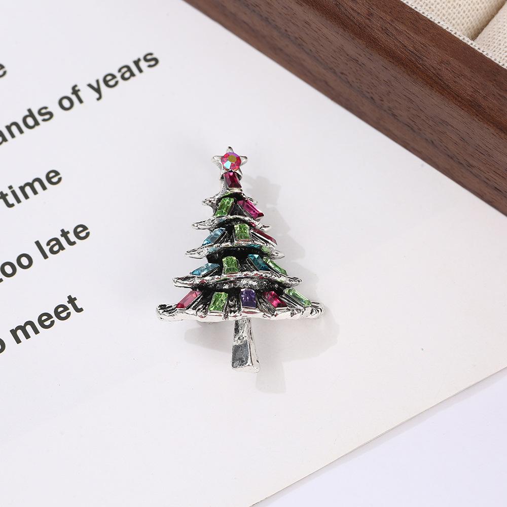 Broche créative en métal