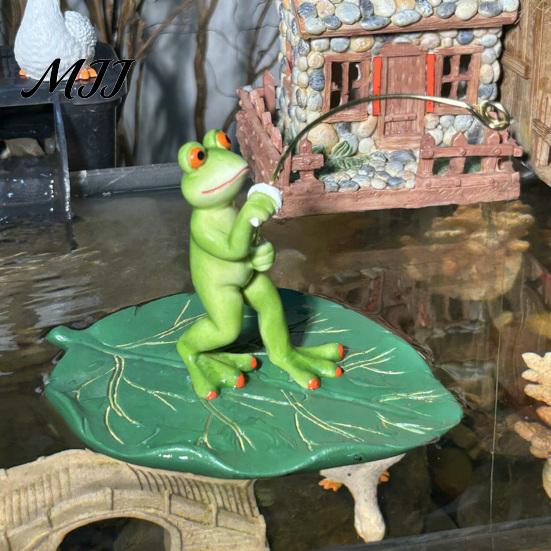 Miniature Lotus Leaf Statue Floating Frog Statue, Fishing Figurine, Cute Resin Water Decoration Ornament for Fish Tank Aquarium Garden Pond