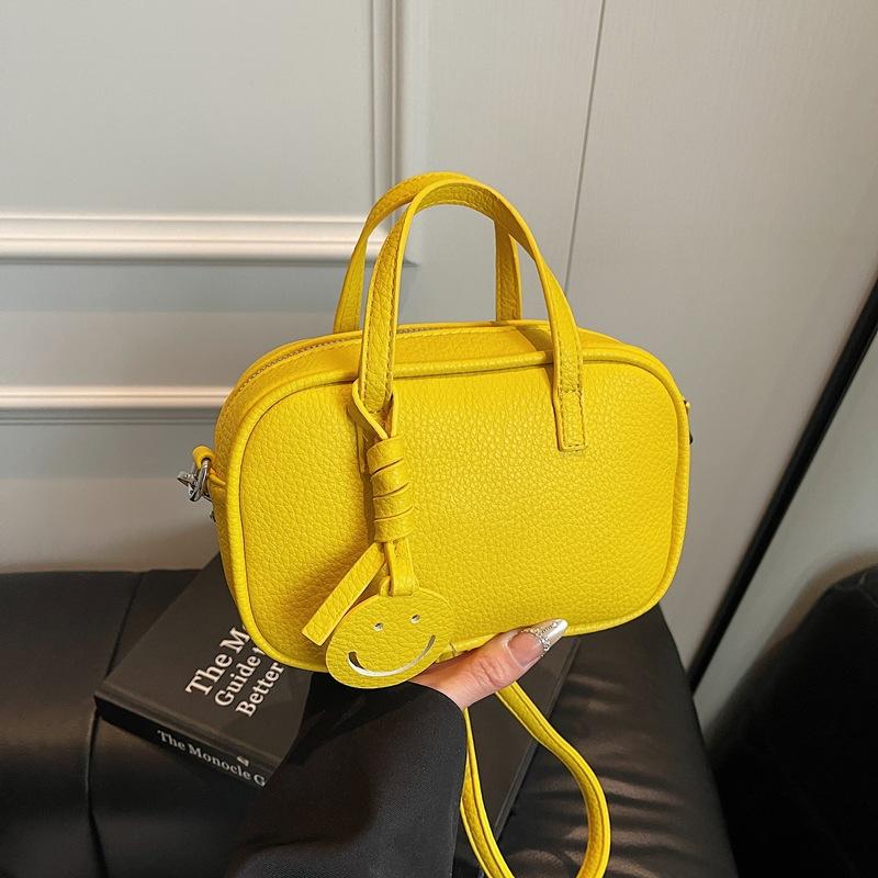 Popular fashion messenger small bag women's 2025 spring and summer new retro shoulder bag small square bag