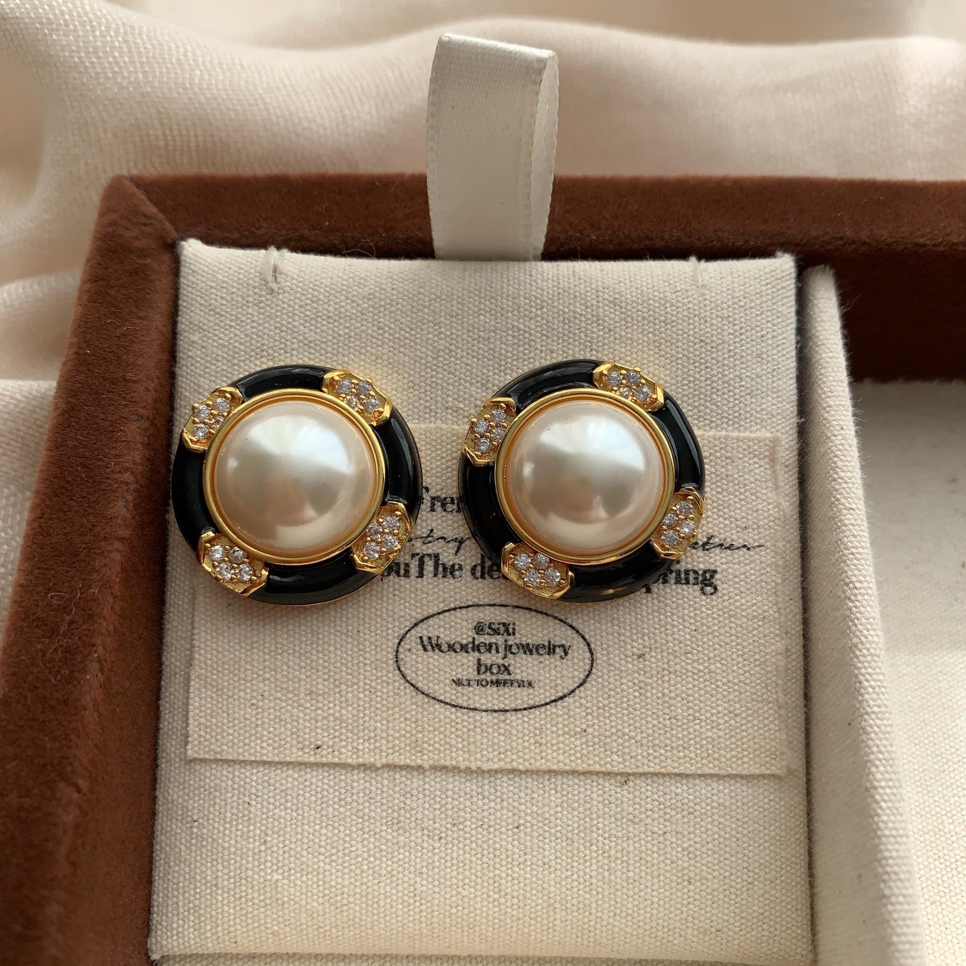 Vintage Enamel Classic Pearl Stud Earrings High Saturation Court Gorgeous Feeling Retro Noble Niche Earrings