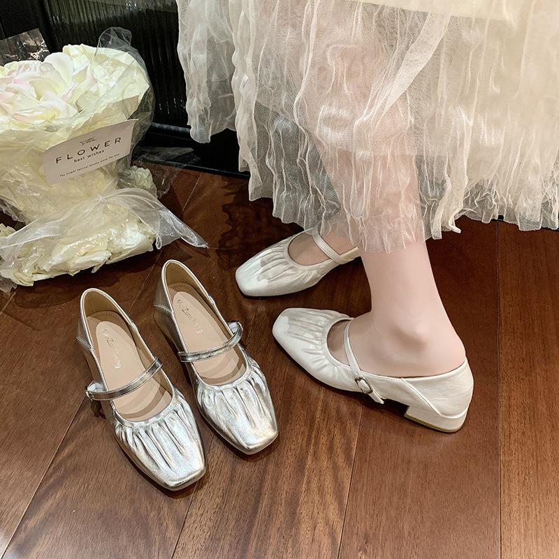 Simple Square Head Shallow Mouth Single Shoes Women's Spring 2025 New Temperament Buckle Soft Sole Small Leather Shoes Comfortable Versatile Grandm