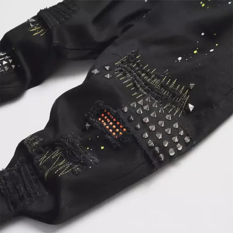 Korėjietiško stiliaus priglundantys vyriški džinsai su karštų deimantų aplikacijomis ir kniedėmis