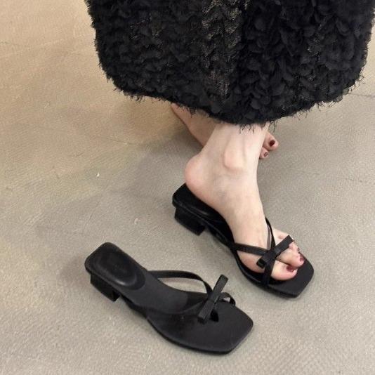 Korean slippers, new niche in the summer of 2024, sweet temperament, elegant strap, low-heeled commuter sandals