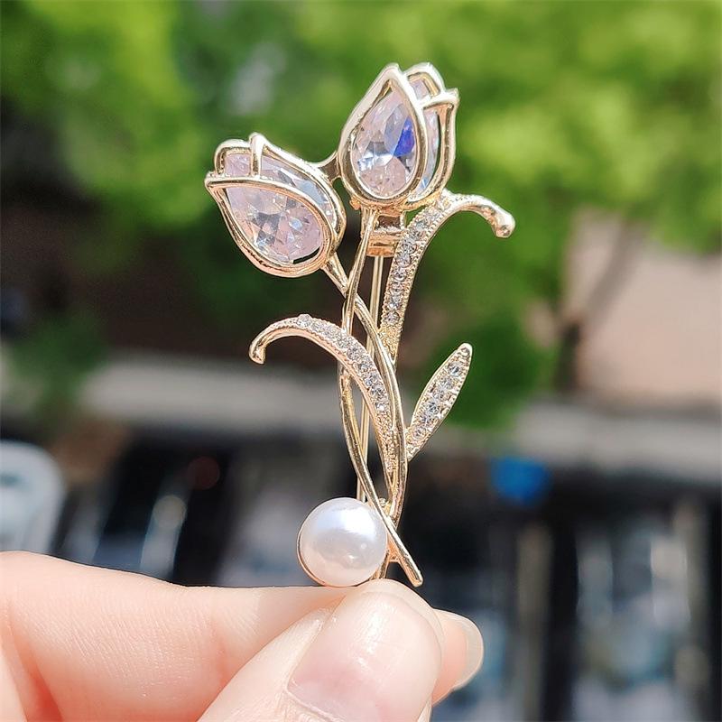 

Korean Tulip Pearl Brooch: High-End Fashion Accessory for Women