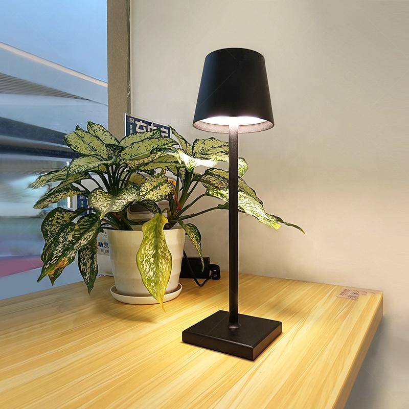 Modern European Table Light Hotel Restaurant Decoration Rechargeable Led Table Lamp Romantic Dinner