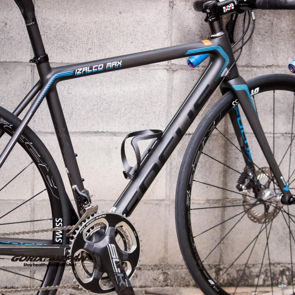 GORIX Karbonový košík na láhev pro jízdní kola a silniční kola Karbonové vlákno a nylonový držák na láhev s matně černým stylovým karbonovým košíkem na láhev pro krosová kola,