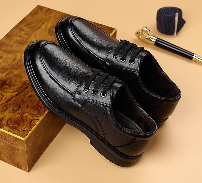 Herren Business Casual Lederschuhe 2025 Herbst Winter Neu Atmungsaktive Schnürschuhe Mann Weiche Sohle Einfarbig Designer Loafer Herren
